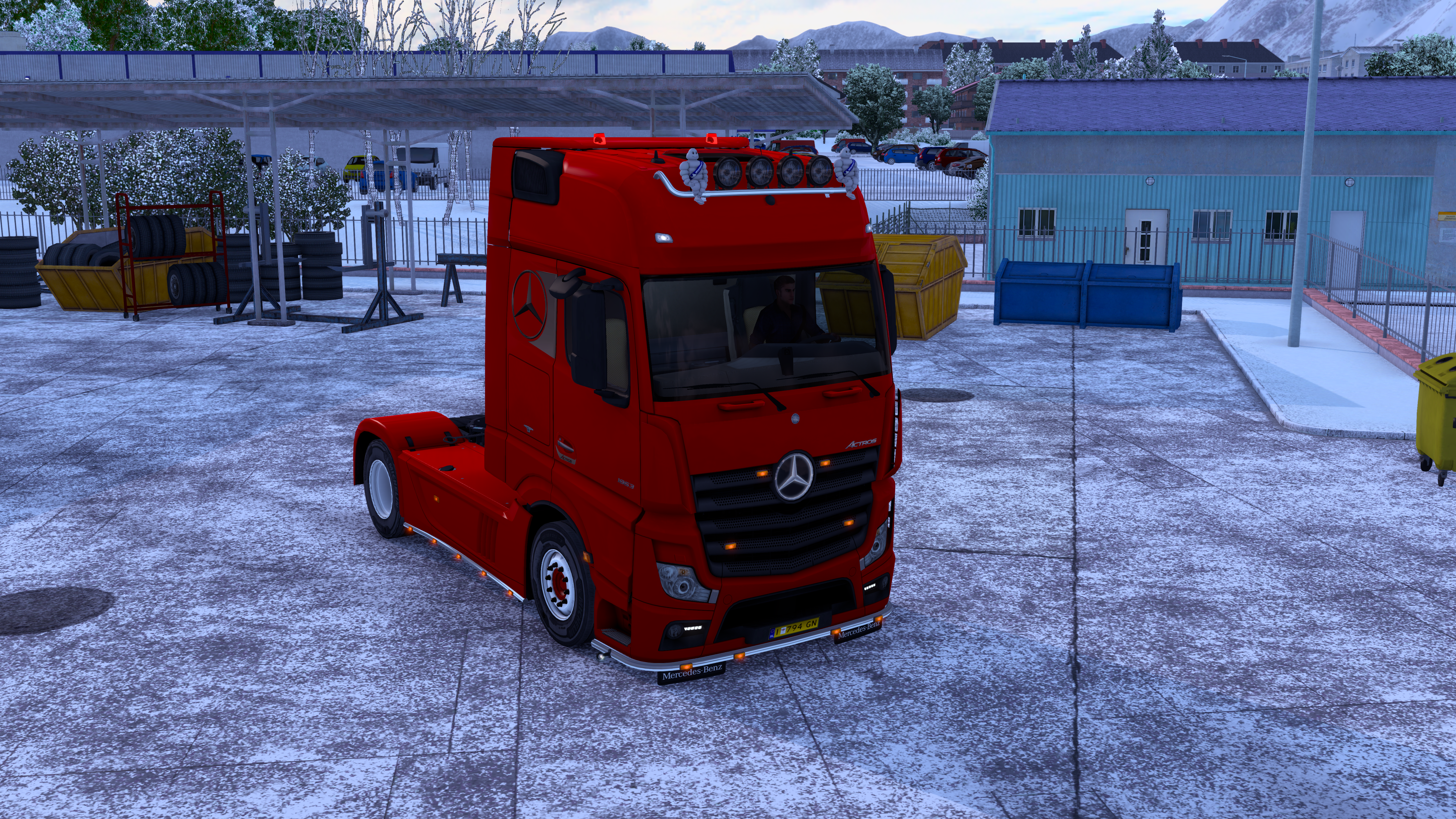 Mercedes Red 4x2
