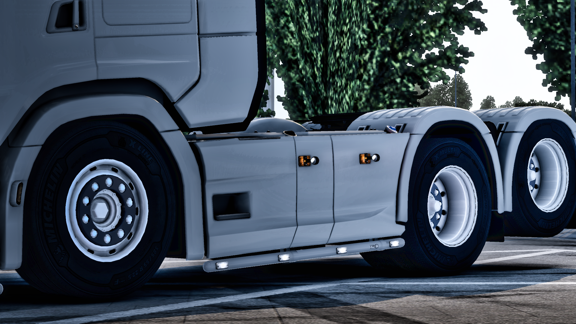 NG painted Sideskirt 6x2 with smalllights
