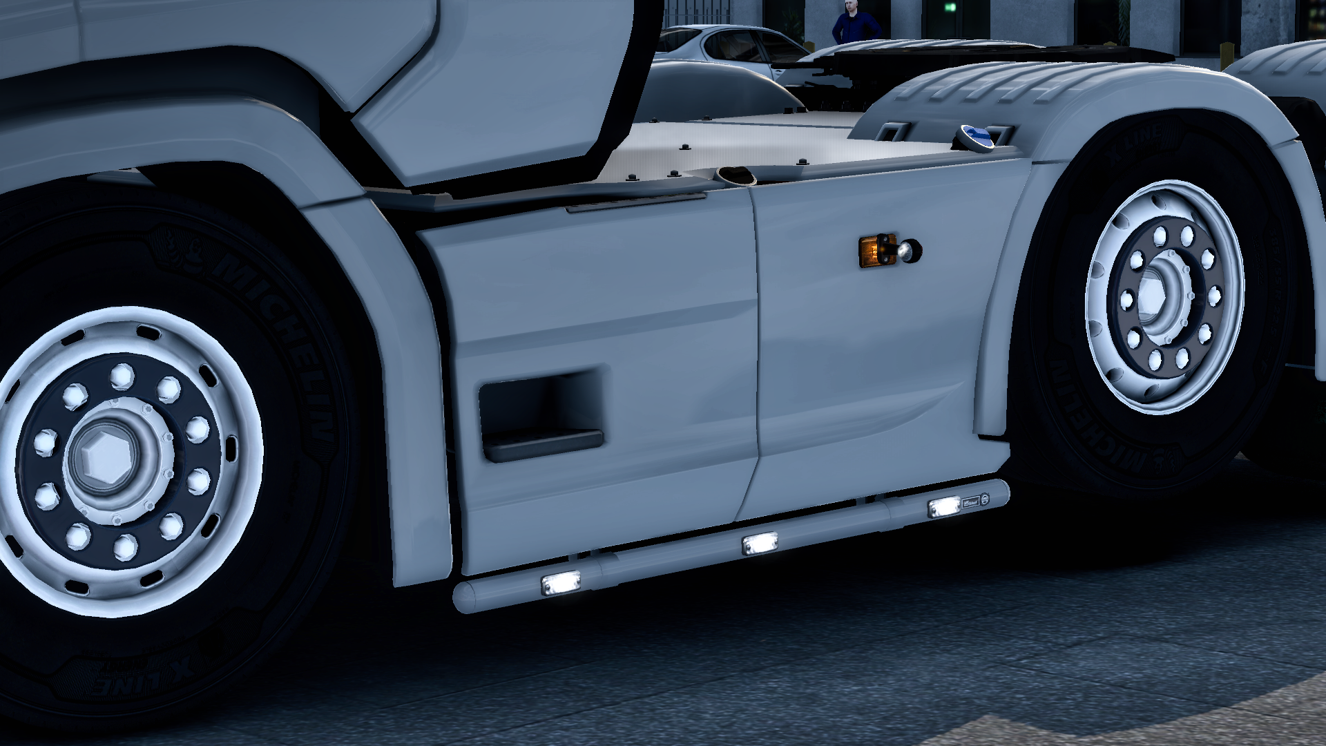 NG painted Sideskirt 6x2 Midlift with smalllight