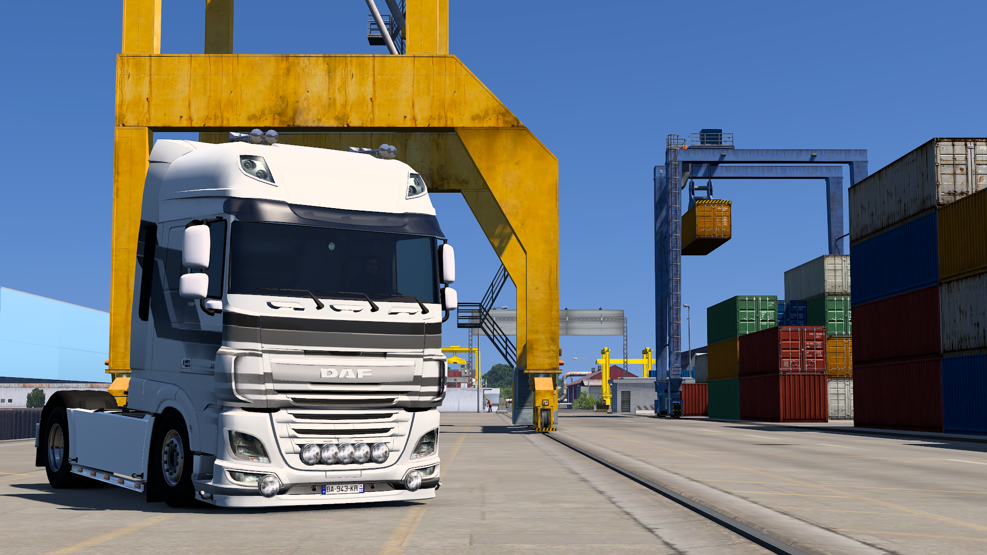 WHITE PEARL DAF