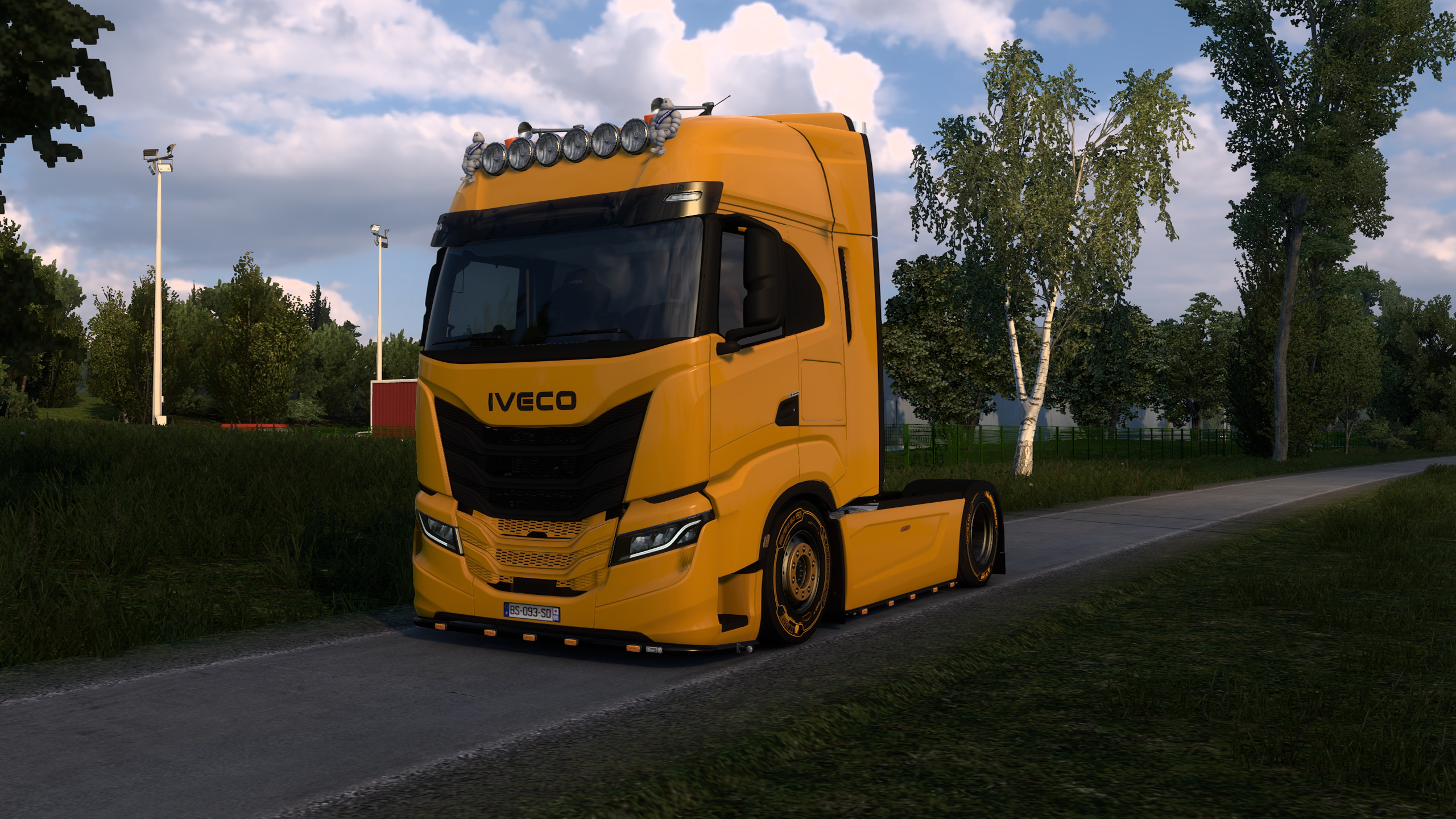 yellow iveco